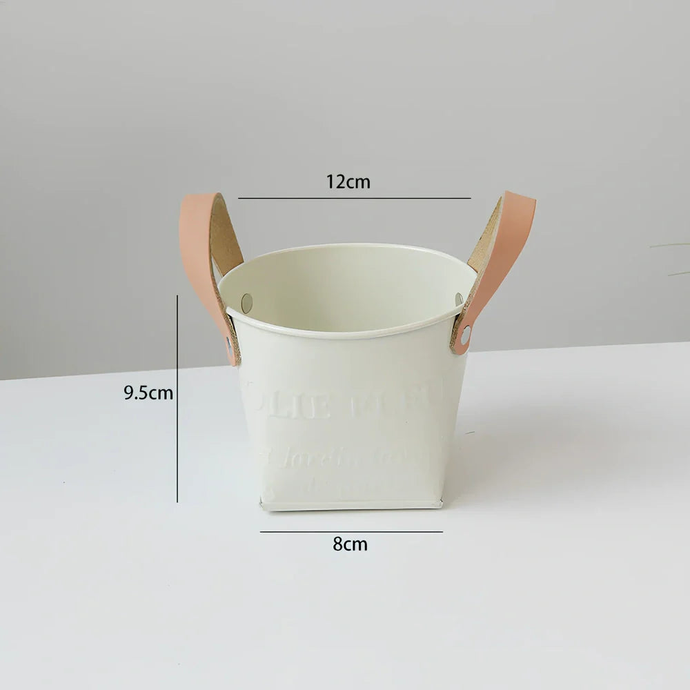 Iron flower pot with manual finishing in 15cm and 10cm sizes for desktop plants