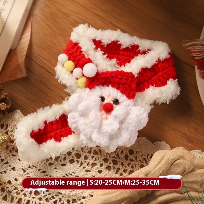 Christmas pet scarf for dog or cat in wool material with festive cartoon pattern