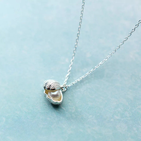 Personalized S925 silver shell necklace for women with delicate design