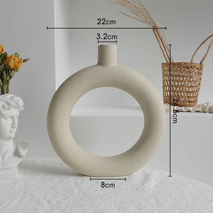 Nordic style ceramic vase for dry flower arrangements, perfect for home decor.