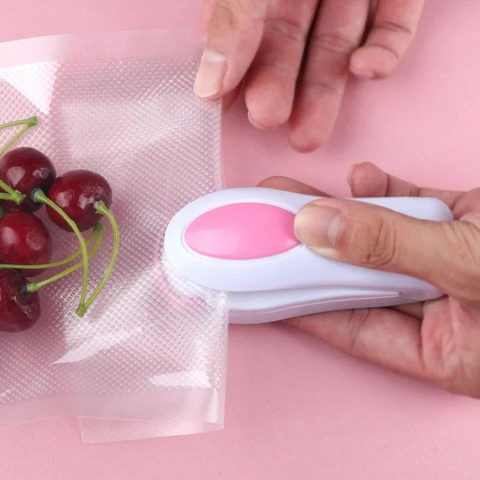 Mini hand pressure heat sealing machine measuring 10cm with magnetic base for plastic bag food preservation