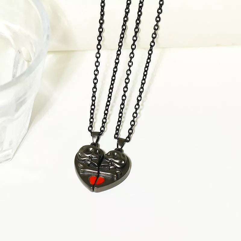 Punk Retro Skull Pendant Necklace with heart-shaped magnetic stitching in alloy