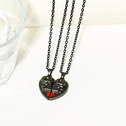 Punk Retro Skull Pendant Necklace with heart-shaped magnetic stitching in alloy