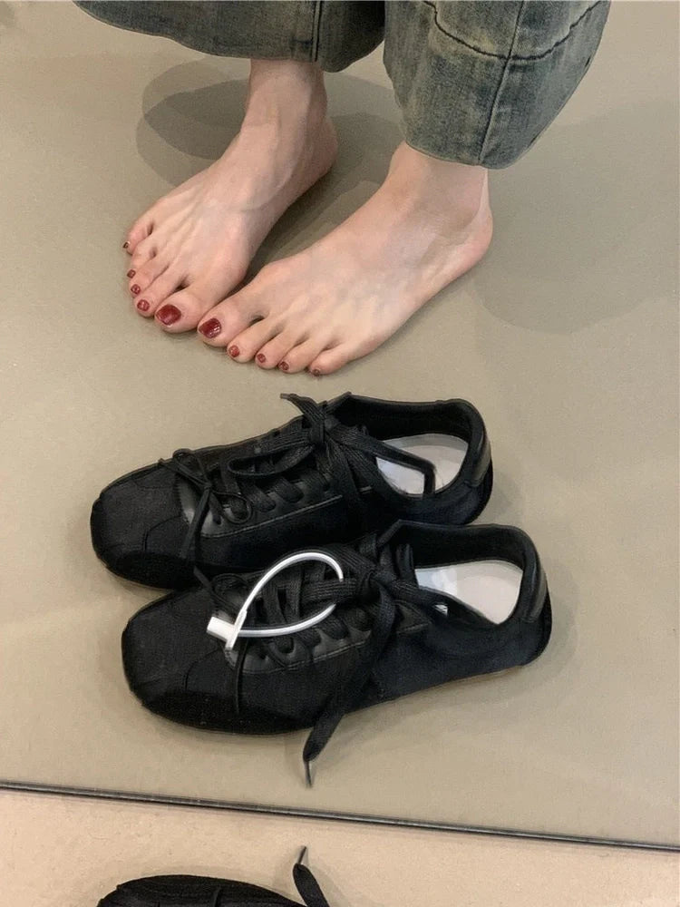 Women's white sneakers with decorative bow and round toe design in beige colour option