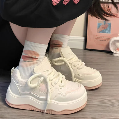 Women's green platform sneaker with 3cm rubber sole and patent leather upper, round toe design