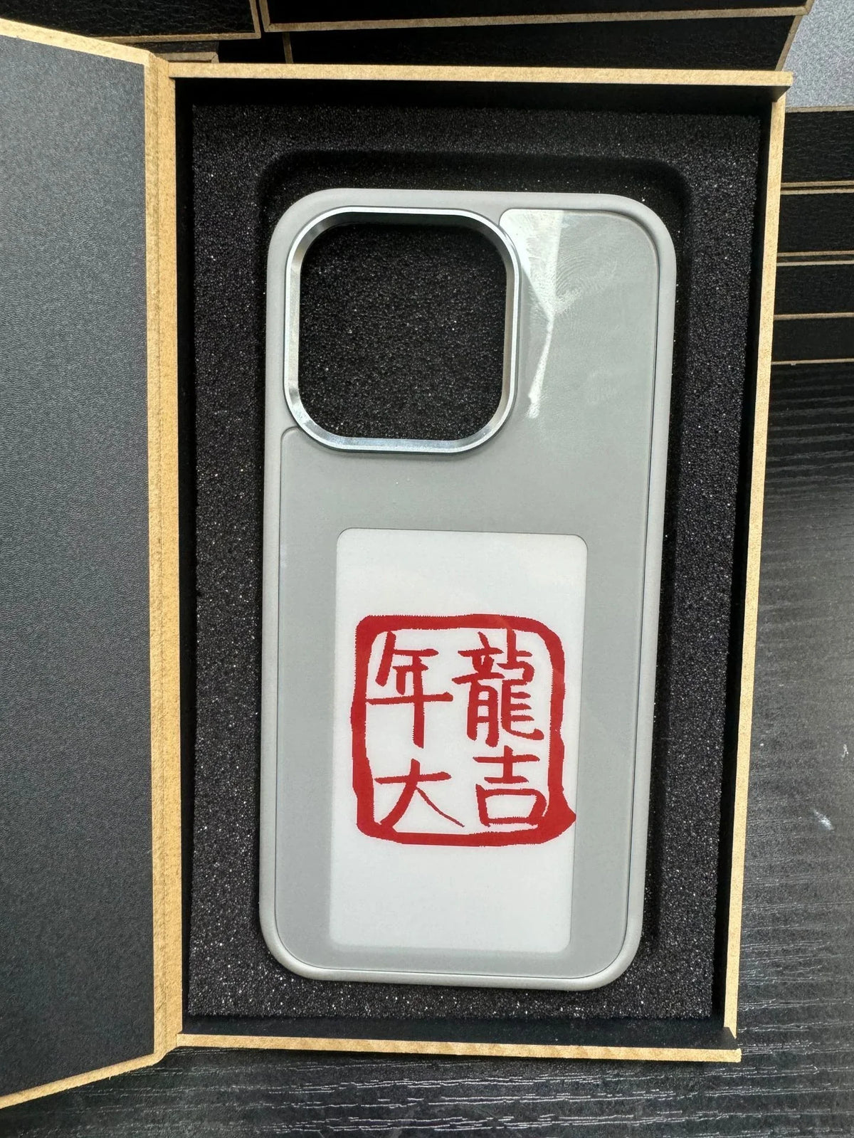 Personalized E-ink Phone Case with Vibrant Projection and Customizable Design