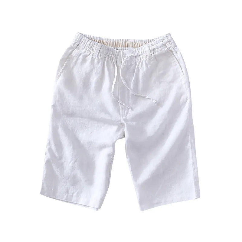 Man's loose-fit linen capri trousers in light colour for casual summer wear