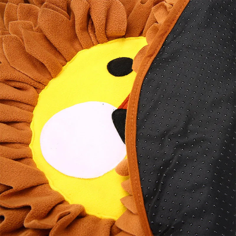 Lion Sniffing Pad: A 33x25cm interactive blanket with 10cm depth for hiding food, providing 0.5kg of durable pet enrichment to reduce anxiety through scent-based play