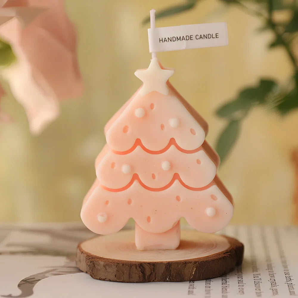 Christmas tree scented soy wax candle with lead-free cotton wick in cylindrical shape, multiple size options available