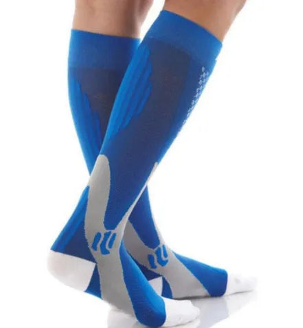 Graduated compression socks for men and women in black, designed for running and flight travel