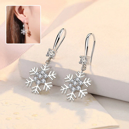 Elegant snowflake earrings with rhinestones, a personalized Christmas jewelry accessory for fashionable women