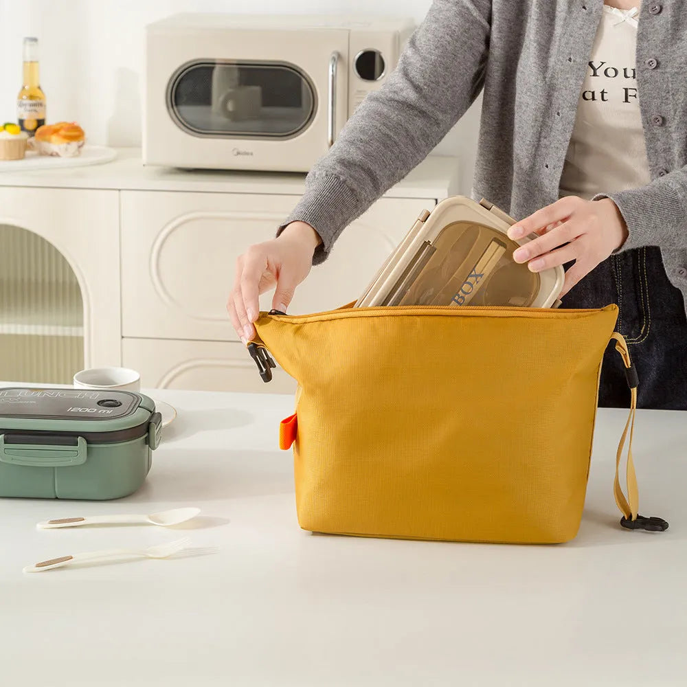 Japanese-style insulated lunch bag in Army Green with 24x14cm base dimensions