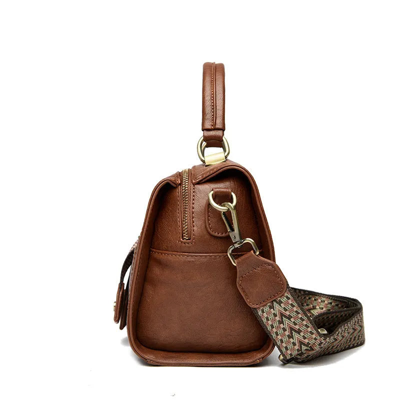 Women's one-shoulder crossbody bag in soft PU leather with retro styling