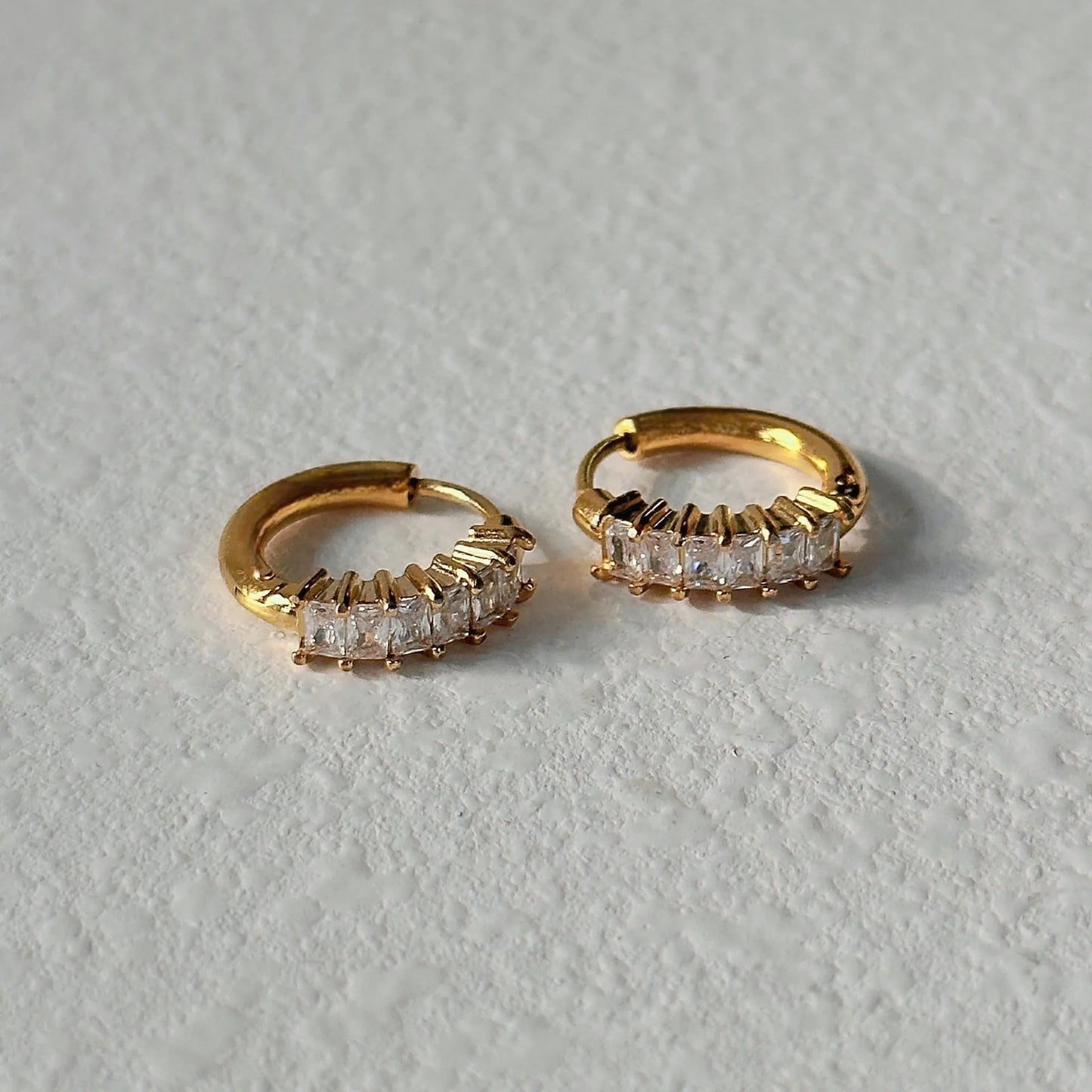 Retro titanium steel small zircon earrings with flower design in gold