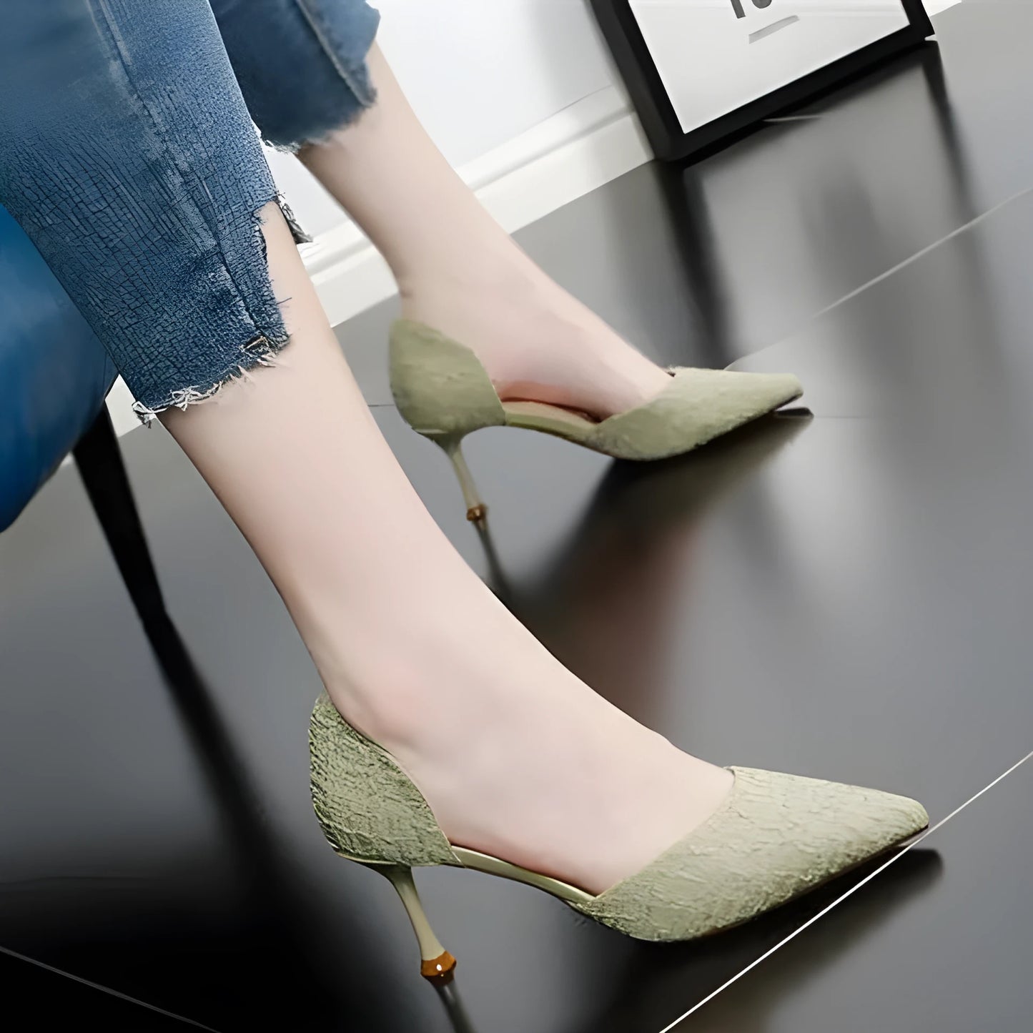 Black pointed-toe stiletto high heel shoes with a 6-8cm heel on a plain background.