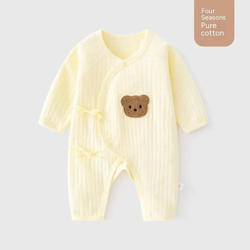 Cotton newborn jumpsuit with long sleeves, teddy bear jacquard strap, top fly lace closure, white or yellow