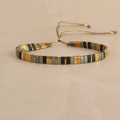 Adjustable pull beads glass bracelet in geometric shapes, shown in milky white colour.