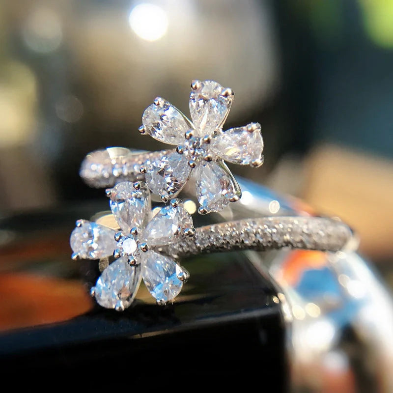 Anime-inspired hourglass-shaped ear clip and necklace set in silver and gold