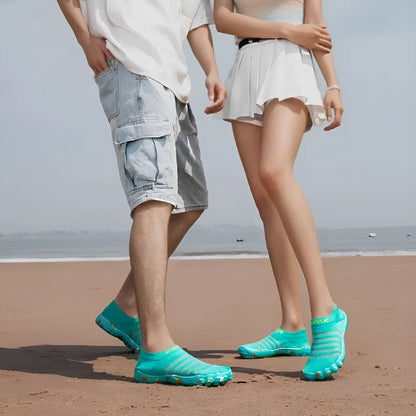 Flyknit camouflage water shoes with rubber sole and front lace-up fastening.