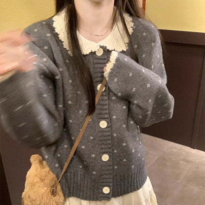 Retro floral patterned cardigan coat with a Peter Pan collar and button front.