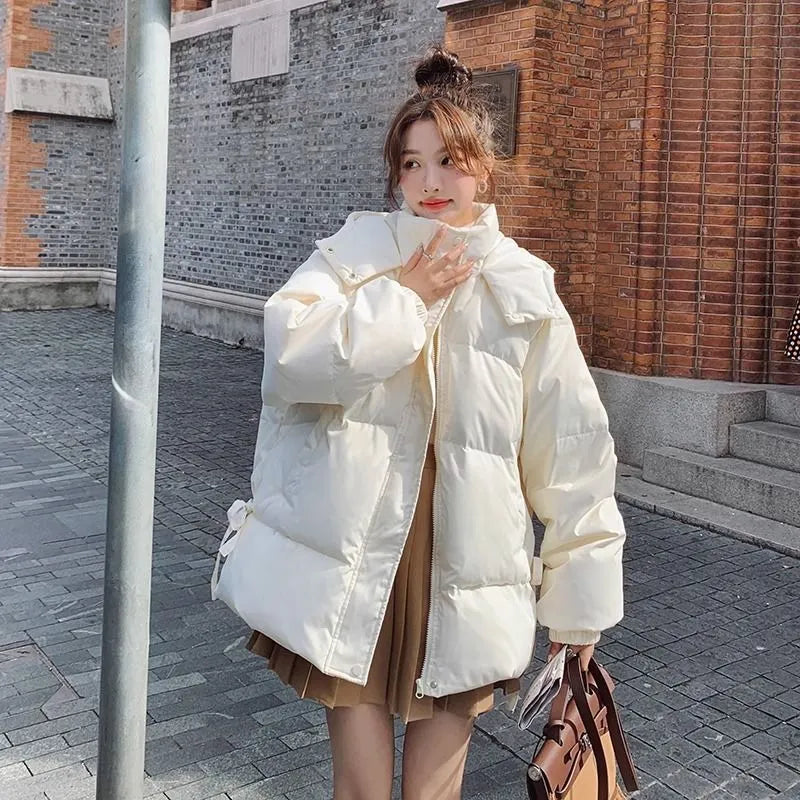 Women's loose cotton-padded jacket with princess sleeves in milky white or black.