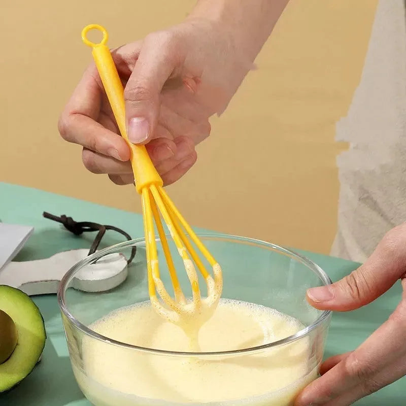 Mini manual eggbeater in green or yellow for efficient baking