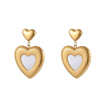Gold-colour heart-shaped earrings with white fritillary design on stainless steel with electroplating