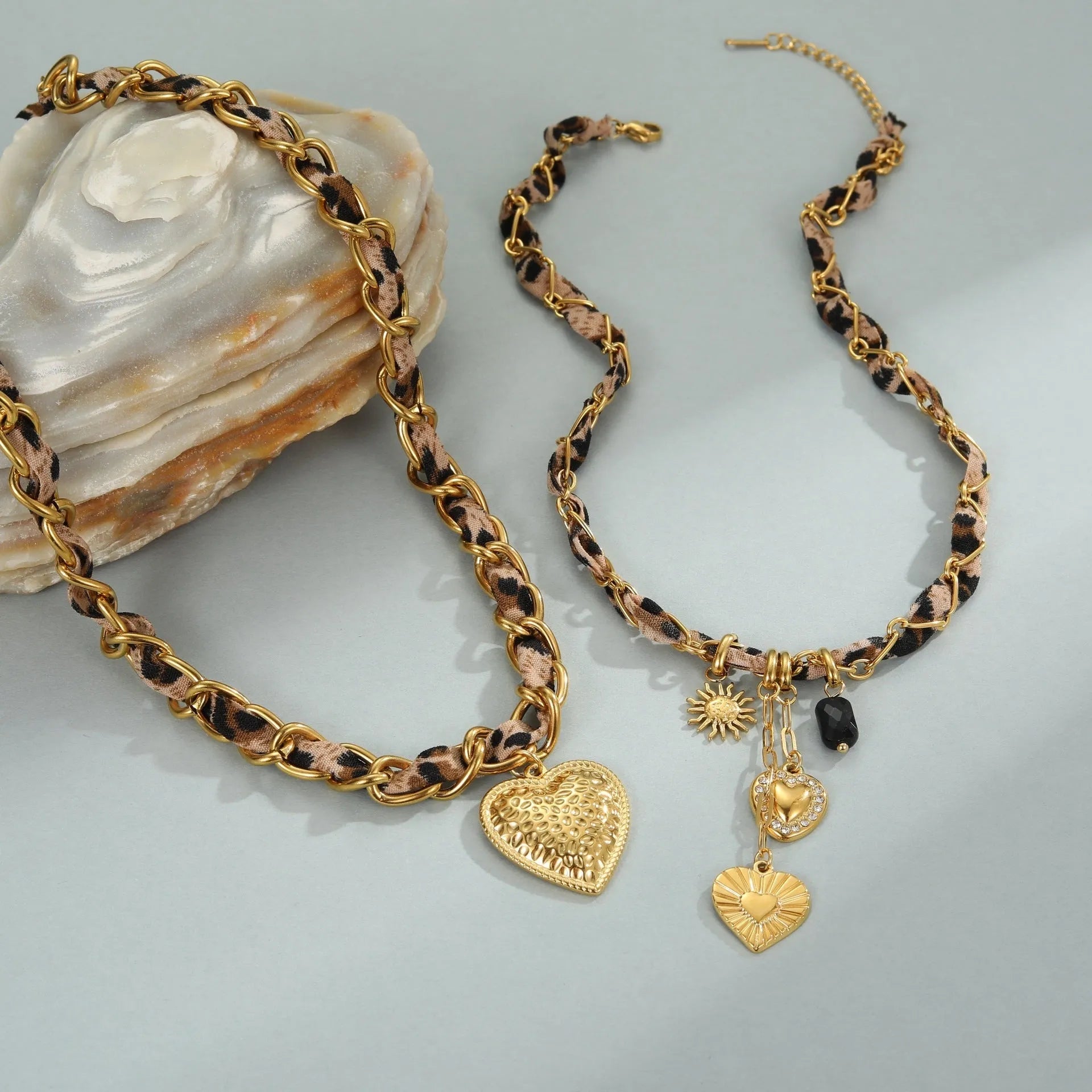 Stainless steel women's necklace with geometric leopard love pendant on 41-50cm chain