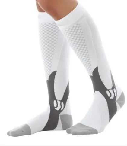 Graduated compression socks for men and women in black, designed for running and flight travel