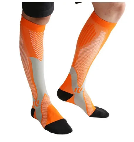 Graduated compression socks for men and women in black, designed for running and flight travel