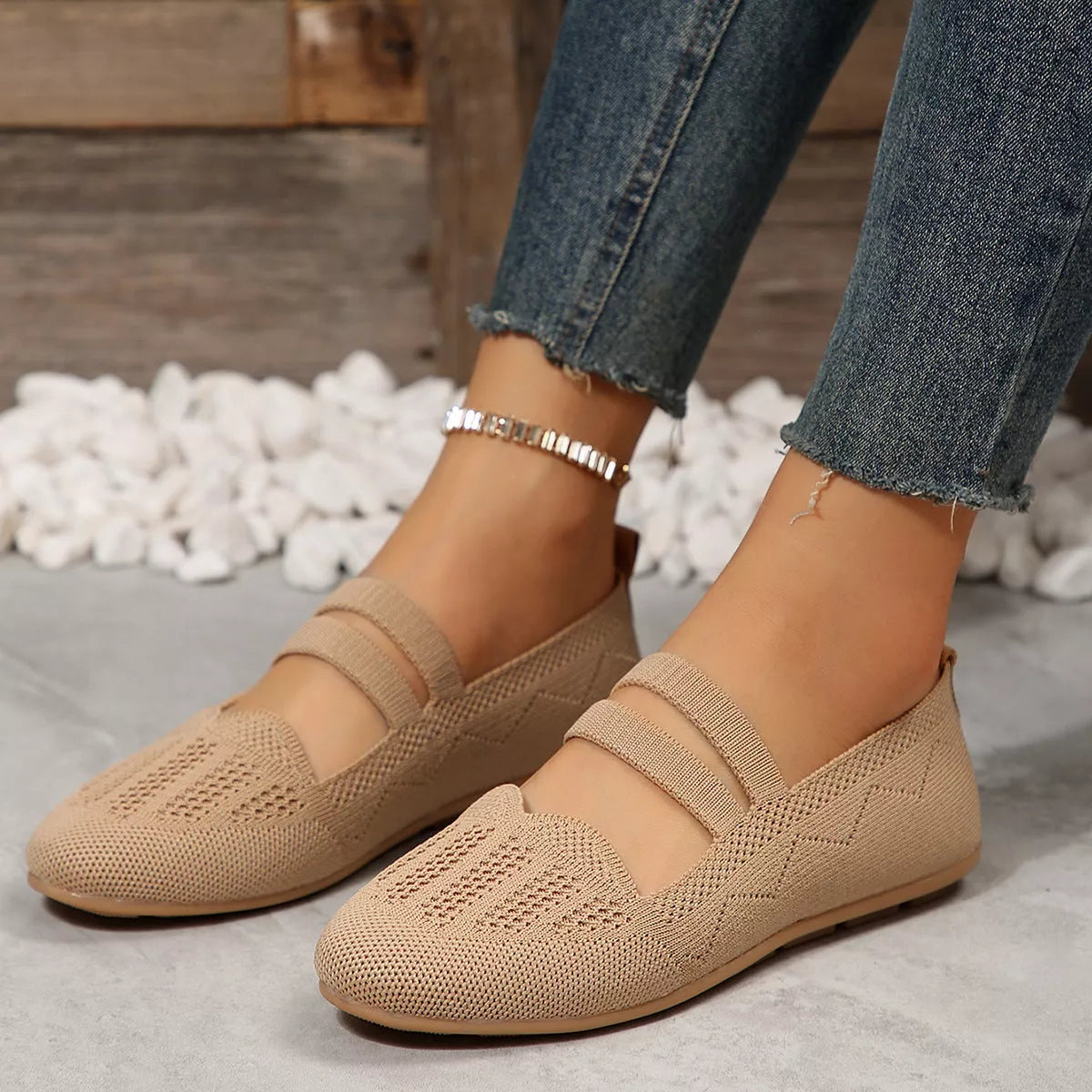 Women's casual mesh flats in black and khaki with round toe and slip-on design