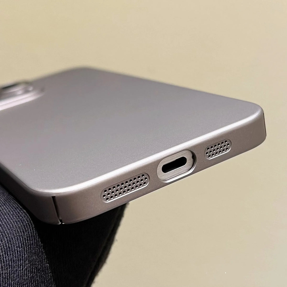 Ultra-thin frosted hard iPhone case in Chinese Red, PC shockproof cover with anti-fingerprint finish