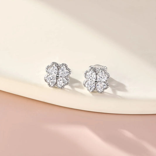 Zeng Yin heart-shaped zircon earrings with four-leaf clover motif in 925 silver and white gold colour finish