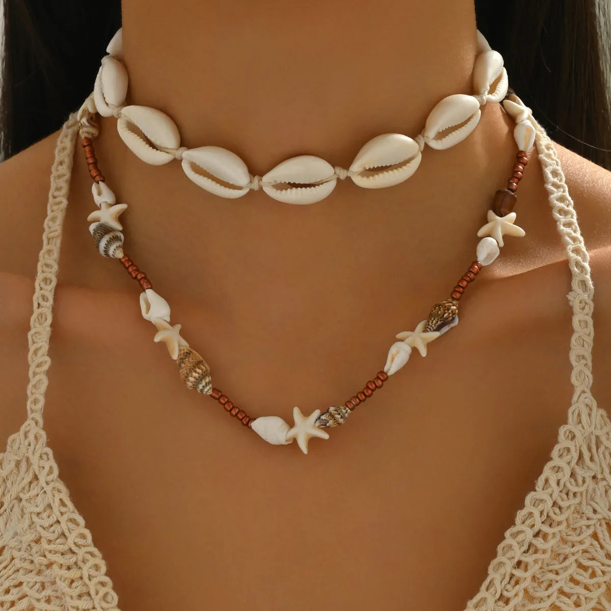 Bohemian shell necklace with geometric pendant for women in natural shell material