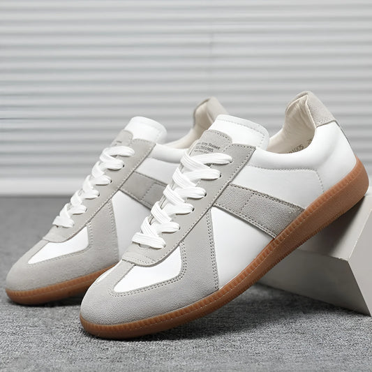 White Japanese-style retro low-top sneakers with round toe and flat rubber sole on a plain background.