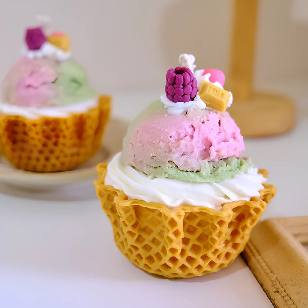 Spiral-shaped soybean wax aromatic candle measuring 8.5x8.5x9cm in chocolate flavour