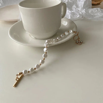 Elegant natural stone and pearl bracelet with a dazzling pendant design, perfect for enhancing any outfit