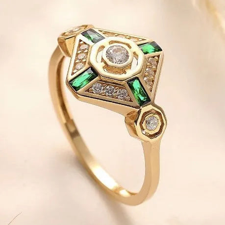 Ins Emerald Diamond Ring Fashion Square: A geometric women's ring with electroplated lvzuan colour, available in sizes 6 to 10 for a distinctive ins style look.