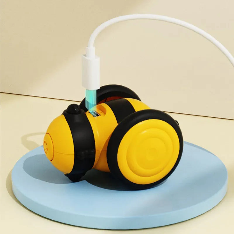 Electric bee-shaped cat car toy with feather teaser moving on floor