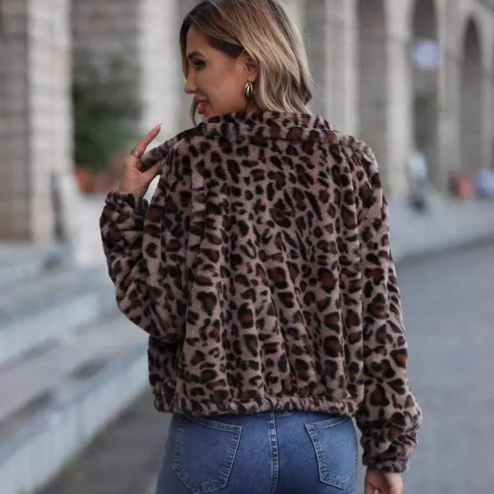 Women's loose leopard print coat with zipper and raglan sleeves in polyester rabbit fur fabric