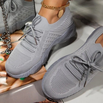 Women's solid colour sneakers with a thick sole, shown in multiple colour options.