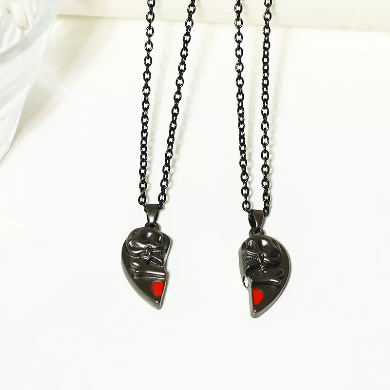 Punk Retro Skull Pendant Necklace with heart-shaped magnetic stitching in alloy