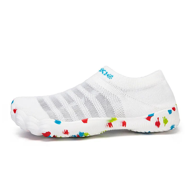 Flyknit camouflage water shoes with rubber sole and front lace-up fastening.