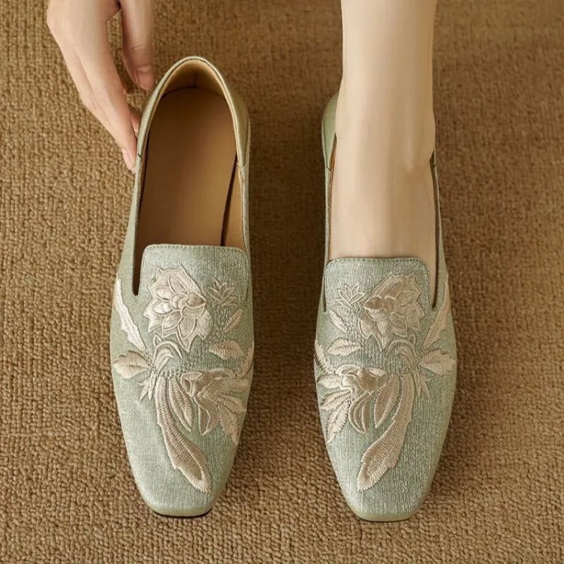 Women's black embroidery retro flat pumps with round toe and shallow-mouth design on a soft sole.