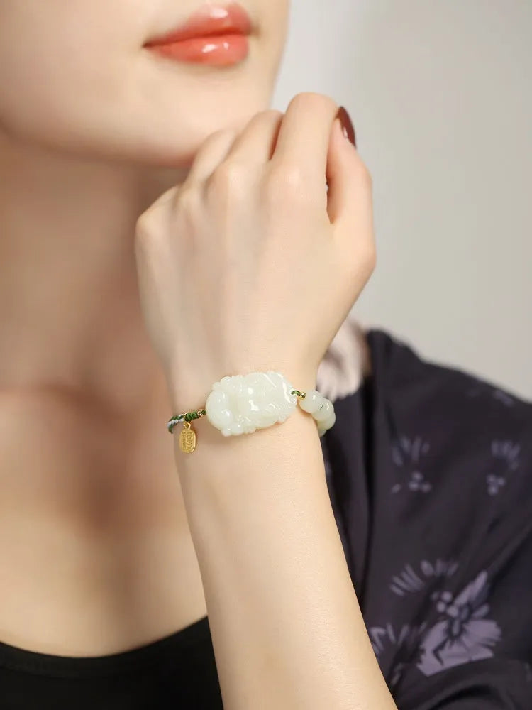 Hetian jade bracelet with a rabbit zodiac charm and S925 silver card on a red ice cotton rope.