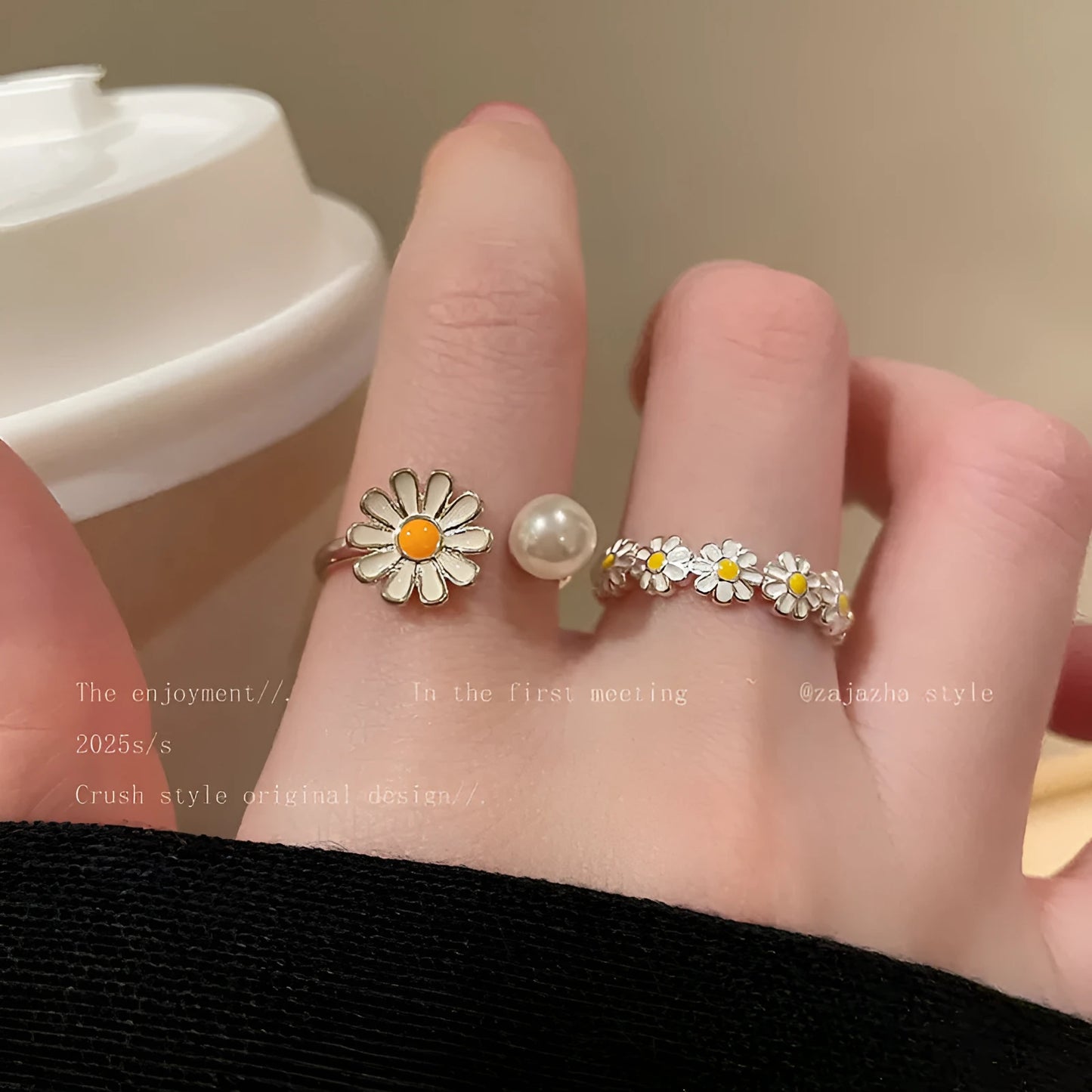 Women's copper opening ring with flower design, available in pearl or plain versions with silver finish