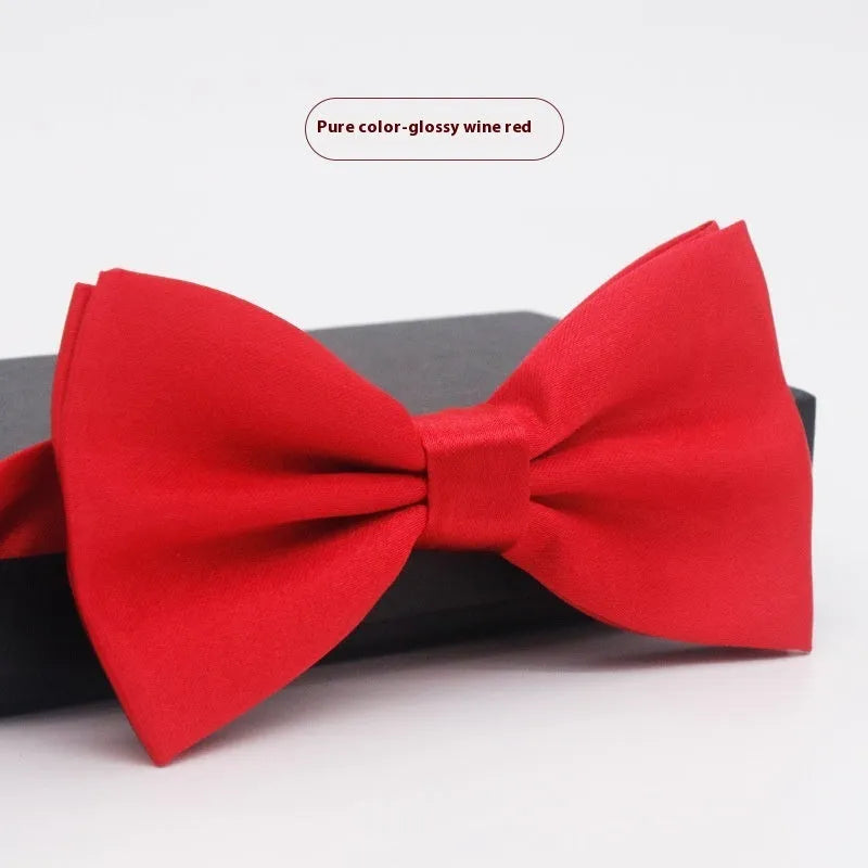 Flat-head self-tie bow tie in a wine red colour, showing its 12cm width and 6cm height dimensions.