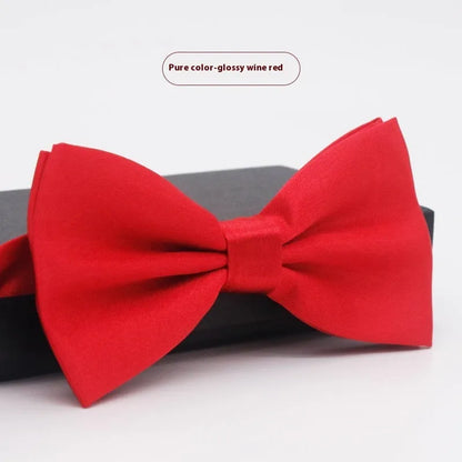Flat-head self-tie bow tie in a wine red colour, showing its 12cm width and 6cm height dimensions.