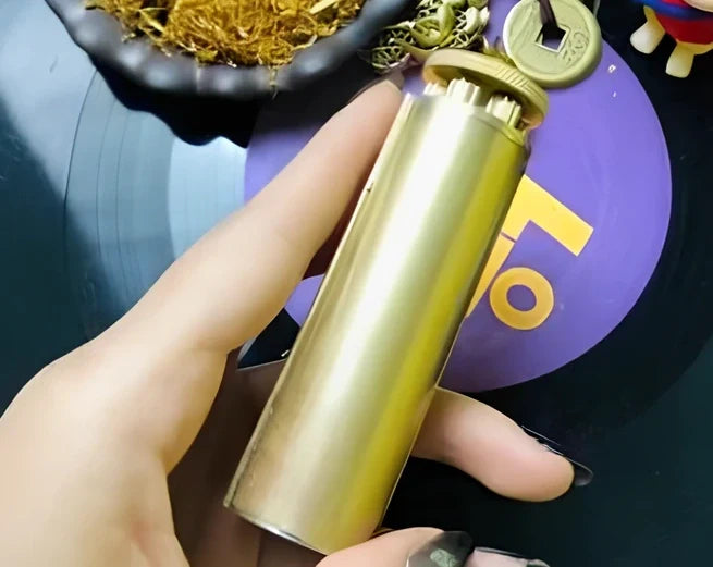 The Swifty Roll cigarette rolling device with round mechanism for 70mm cigarettes