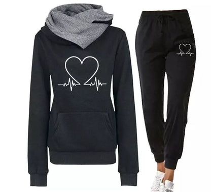 Women's Love Heart Printed Sports Suit with hooded sweatshirt and drawstring pants